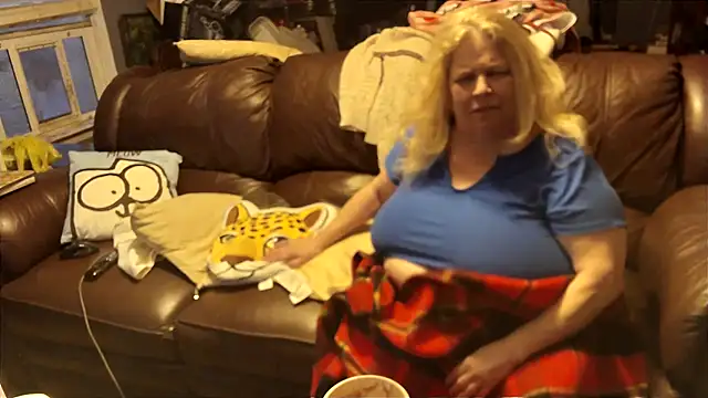 Snapshot of PincheDave4u chatting on 02/22/25, 12:27 PincheDave4u online show from 02/22/25, 12:27