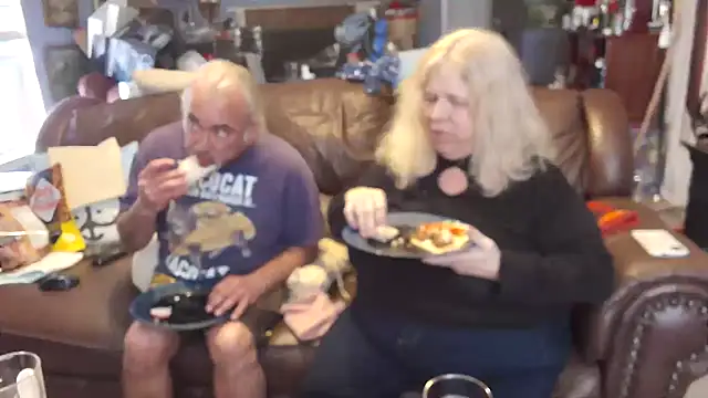 Snapshot of PincheDave4u chatting on 03/04/25, 09:22 PincheDave4u online show from 03/04/25, 09:22