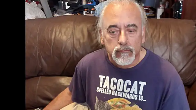 Snapshot of PincheDave4u chatting on 03/13/25, 08:43 PincheDave4u online show from 03/13/25, 08:43