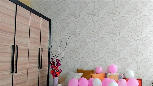 Snapshot of JulisSweet chatting on 02/20/25, 07:34 JulisSweet online show from 02/20/25, 07:34