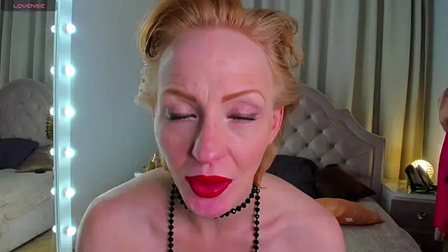 Snapshot of SquirtyAlisa chatting on 01/29/25, 08:25 SquirtyAlisa online show from 01/29/25, 08:25