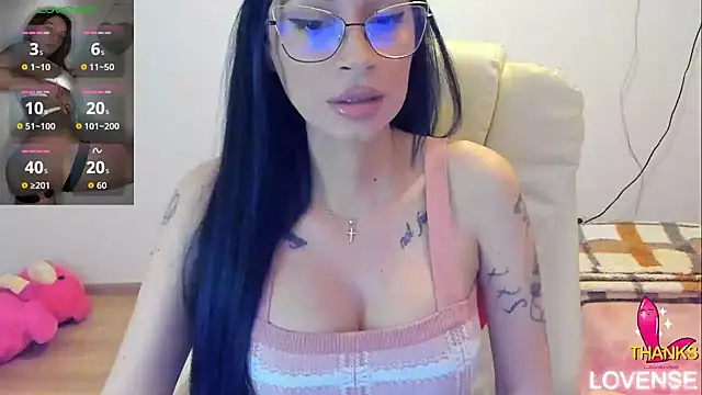 Snapshot of kissnicol32 chatting on 05/28/26, 04:26 kissnicol32 online show from 05/28/26, 04:26