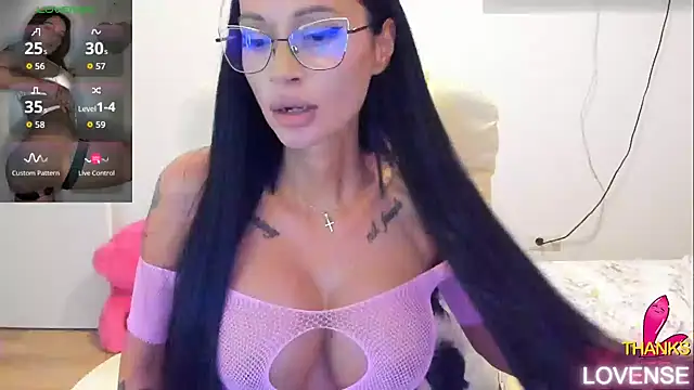 Snapshot of kissnicol32 chatting on 07/11/26, 03:26 kissnicol32 online show from 07/11/26, 03:26