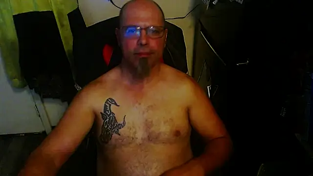 KrazyLegz online show from 10/31/25, 02:51