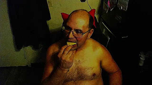 KrazyLegz online show from 12/22/25, 06:21