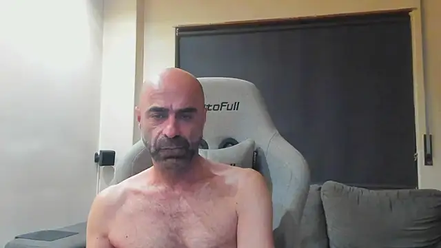 Snapshot of Bicopflirt chatting on 10/26/25, 07:20 Bicopflirt online show from 10/26/25, 07:20