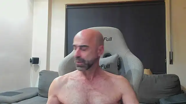 Snapshot of Bicopflirt chatting on 10/28/25, 01:31 Bicopflirt online show from 10/28/25, 01:31