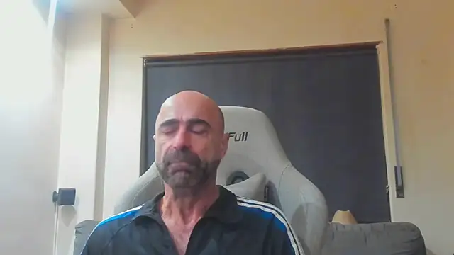 Snapshot of Bicopflirt chatting on 11/04/25, 11:59 Bicopflirt online show from 11/04/25, 11:59