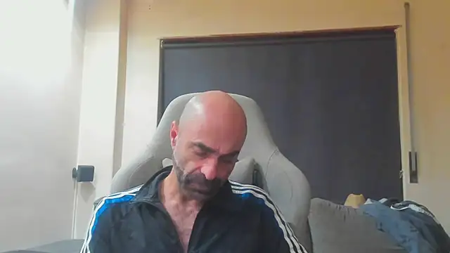 Snapshot of Bicopflirt chatting on 11/14/25, 01:59 Bicopflirt online show from 11/14/25, 01:59