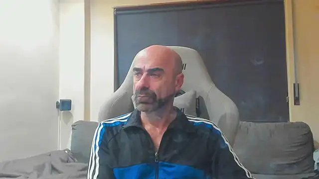 Snapshot of Bicopflirt chatting on 12/14/25, 09:19 Bicopflirt online show from 12/14/25, 09:19