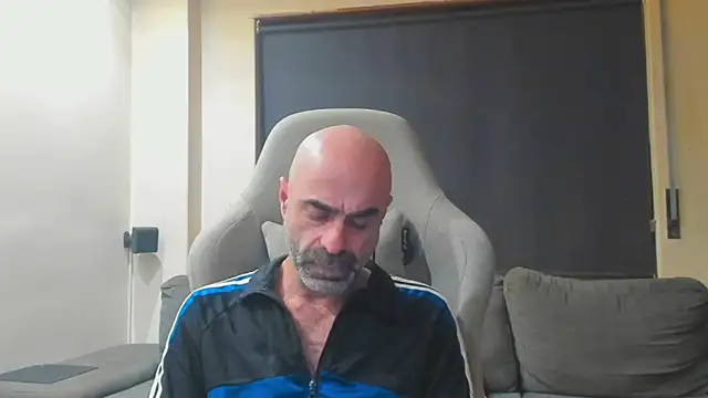 Snapshot of Bicopflirt chatting on 02/10/26, 01:53 Bicopflirt online show from 02/10/26, 01:53