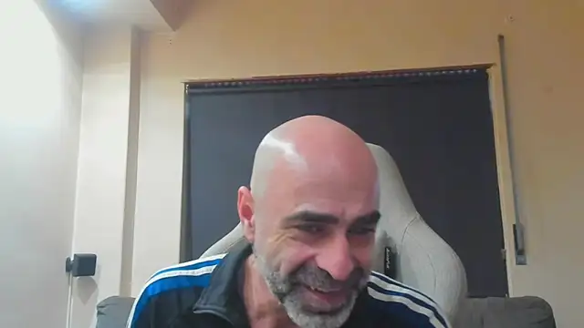 Snapshot of Bicopflirt chatting on 02/18/26, 04:36 Bicopflirt online show from 02/18/26, 04:36