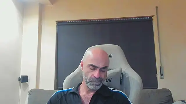 Snapshot of Bicopflirt chatting on 03/05/26, 01:51 Bicopflirt online show from 03/05/26, 01:51