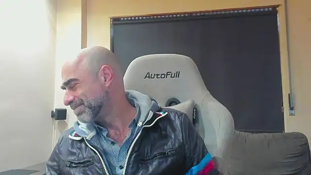 Snapshot of Bicopflirt chatting on 03/10/26, 03:50 Bicopflirt online show from 03/10/26, 03:50