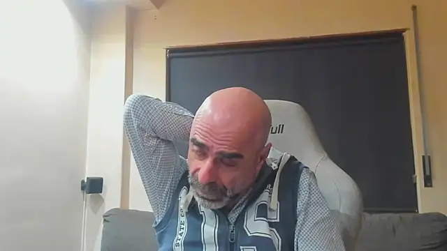 Snapshot of Bicopflirt chatting on 03/12/26, 12:50 Bicopflirt online show from 03/12/26, 12:50