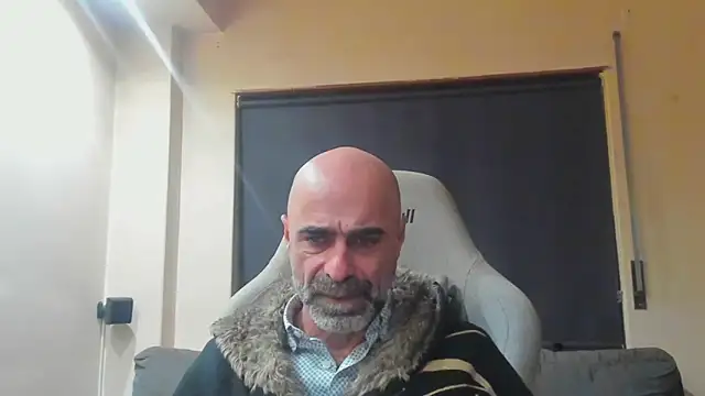 Snapshot of Bicopflirt chatting on 03/20/26, 12:48 Bicopflirt online show from 03/20/26, 12:48