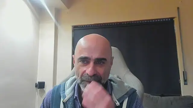 Snapshot of Bicopflirt chatting on 03/20/26, 04:12 Bicopflirt online show from 03/20/26, 04:12