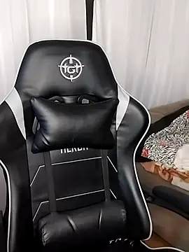 Snapshot of Japabaixinha chatting on 03/11/25, 03:37 Japabaixinha online show from 03/11/25, 03:37