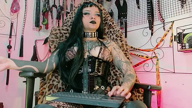 Snapshot of Agatha_BDSM chatting on 04/30/26, 08:57 Agatha BDSM online show from 04/30/26, 08:57