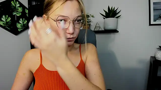 EmillyPlay online show from 12/04/24, 10:35