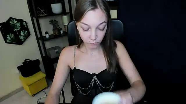 EmillyPlay online show from 10/21/25, 09:43