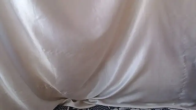 Burberrry  online show from 12/05/25, 10:02