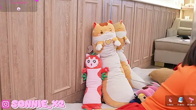 Snapshot of Sonnie_ chatting on 12/27/24, 02:43 Sonnie online show from 12/27/24, 02:43