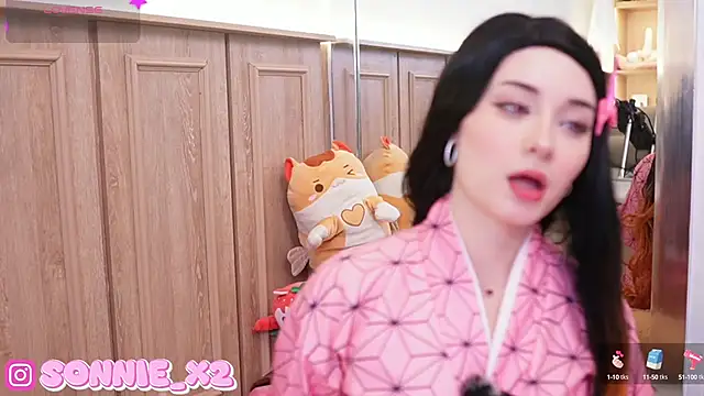 Snapshot of Sonnie_ chatting on 01/15/25, 11:43 Sonnie online show from 01/15/25, 11:43