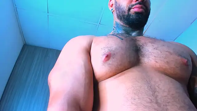 Snapshot of naugthy_dominant chatting on 10/15/25, 01:39 naugthy dominant online show from 10/15/25, 01:39