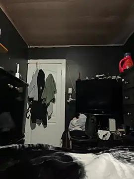 ElPollo77 online show from 12/18/24, 02:49