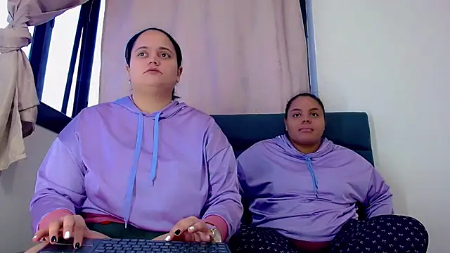 brunnette hot online show from 11/30/25, 11:03