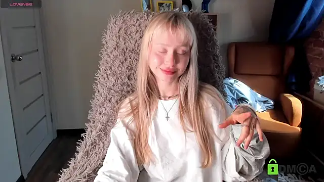 Snapshot of MalenaErnman chatting on 05/17/26, 10:22 MalenaErnman online show from 05/17/26, 10:22