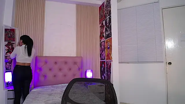 isabella smith  online show from 11/07/25, 08:09