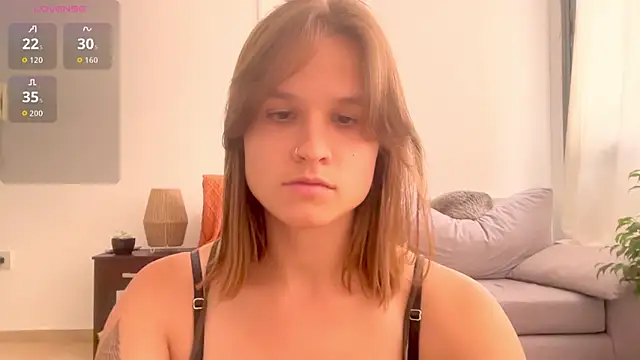 Snapshot of Your_Hand_In_mine chatting on 11/13/25, 05:23 Your Hand In mine online show from 11/13/25, 05:23