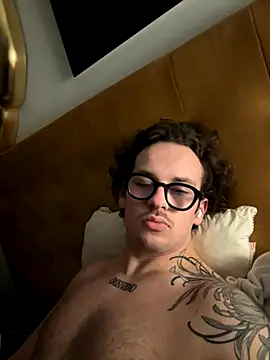 Snapshot of hardmecl chatting on 11/17/25, 09:31 hardmecl online show from 11/17/25, 09:31