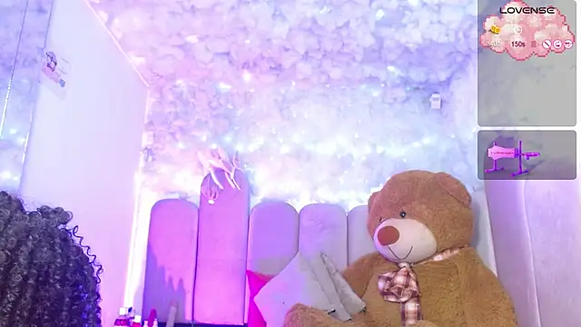 Snapshot of puca_ebony chatting on 12/17/25, 04:57 puca ebony online show from 12/17/25, 04:57