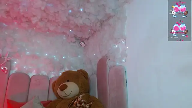 Snapshot of puca_ebony chatting on 02/17/26, 04:46 puca ebony online show from 02/17/26, 04:46