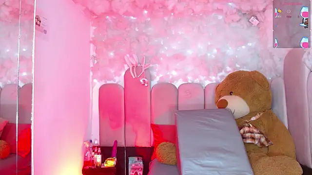 Snapshot of puca_ebony chatting on 02/23/26, 12:35 puca ebony online show from 02/23/26, 12:35