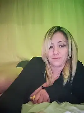 Snapshot of SallyCumLaude chatting on 02/16/25, 10:21 SallyCumLaude online show from 02/16/25, 10:21