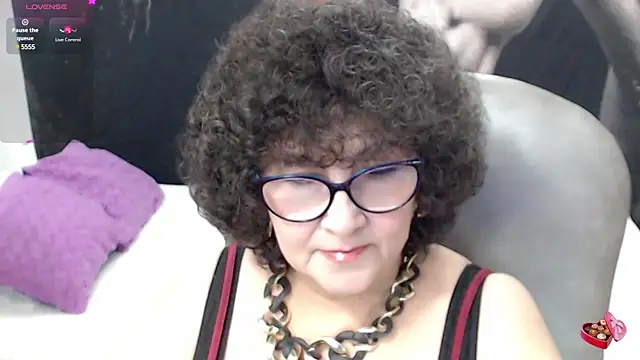 Snapshot of cataleya_mom chatting on 03/01/25, 12:17 cataleya mom online show from 03/01/25, 12:17