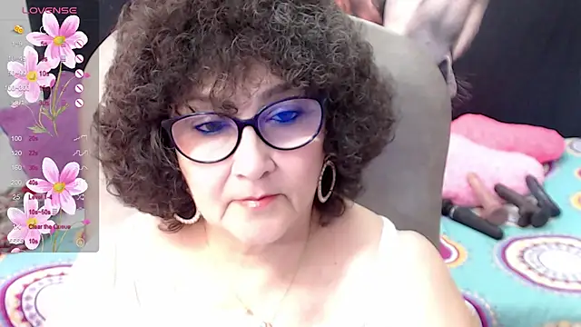 Snapshot of cataleya_mom chatting on 03/21/25, 01:45 cataleya mom online show from 03/21/25, 01:45