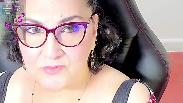 Snapshot of cataleya_mom chatting on 09/30/25, 12:48 cataleya mom online show from 09/30/25, 12:48