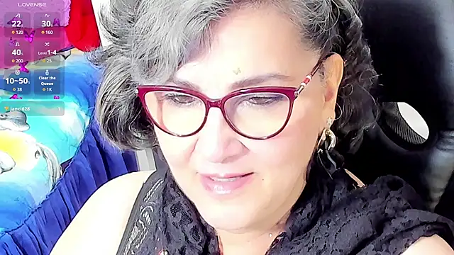 Snapshot of cataleya_mom chatting on 10/03/25, 11:18 cataleya mom online show from 10/03/25, 11:18