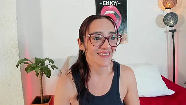 Jessica Herrera  online show from 09/23/25, 09:07