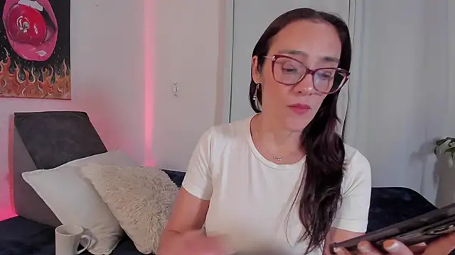 Jessica Herrera  online show from 12/02/25, 10:16