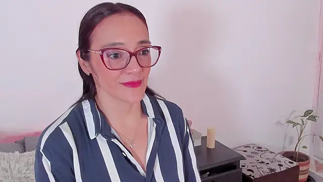 Jessica Herrera  online show from 04/22/26, 10:00