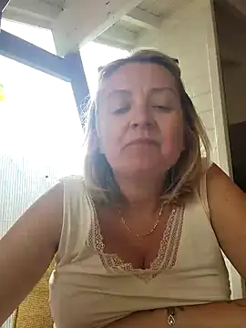 Snapshot of lady_charlyne chatting on 01/24/25, 04:17 lady charlyne online show from 01/24/25, 04:17