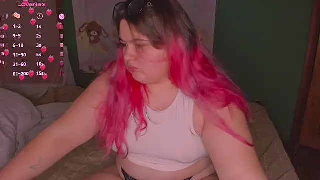 Freakcute  online show from 03/04/25, 09:11