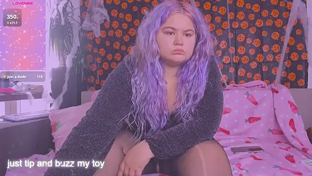 Freakcute  online show from 10/27/25, 02:10