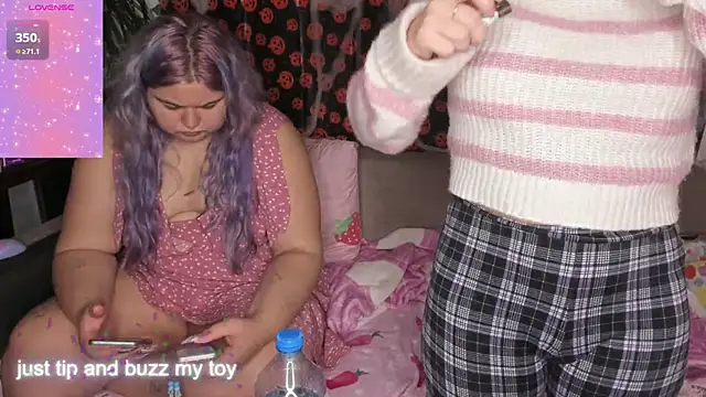 Freakcute  online show from 11/02/25, 04:42